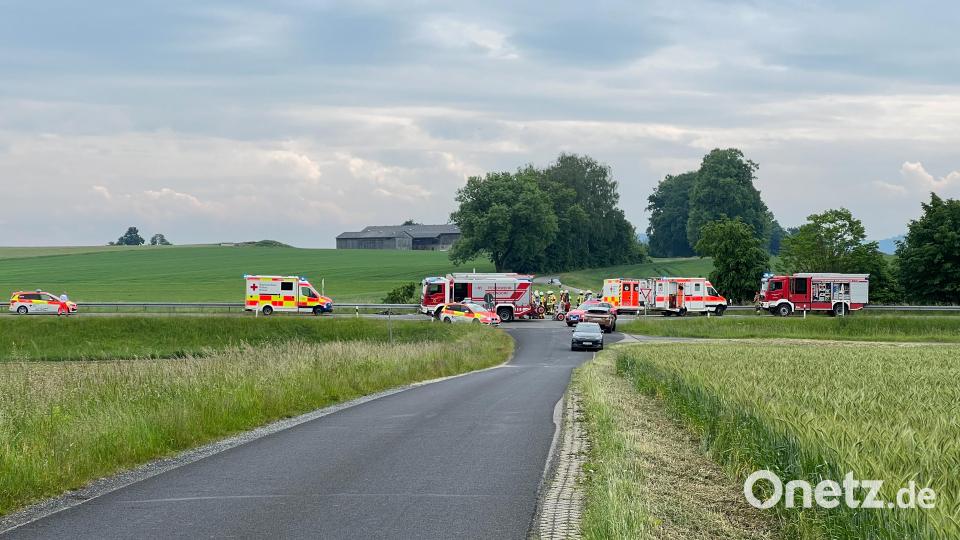 B 299, Eiglasdorf, Einsatz, Feuerwehr, Feuerwehr Erbendorf, Feuerwehr Krummennaab, Feuerwehr Reuth bei Erbendorf, Feuerwehr Windischeschenbach, Feuerwehreinsatz, Unfall, Verkehrsunfall Bild: FFW Krummennaab/exb