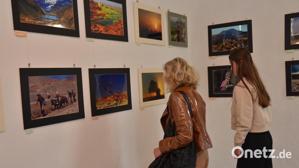 Die Besucher hatten ausreichend Gelegenheit die ausgestellten Werke in Ruhe zu inspizieren und auf sich wirken zu lassen.. Bild: dob