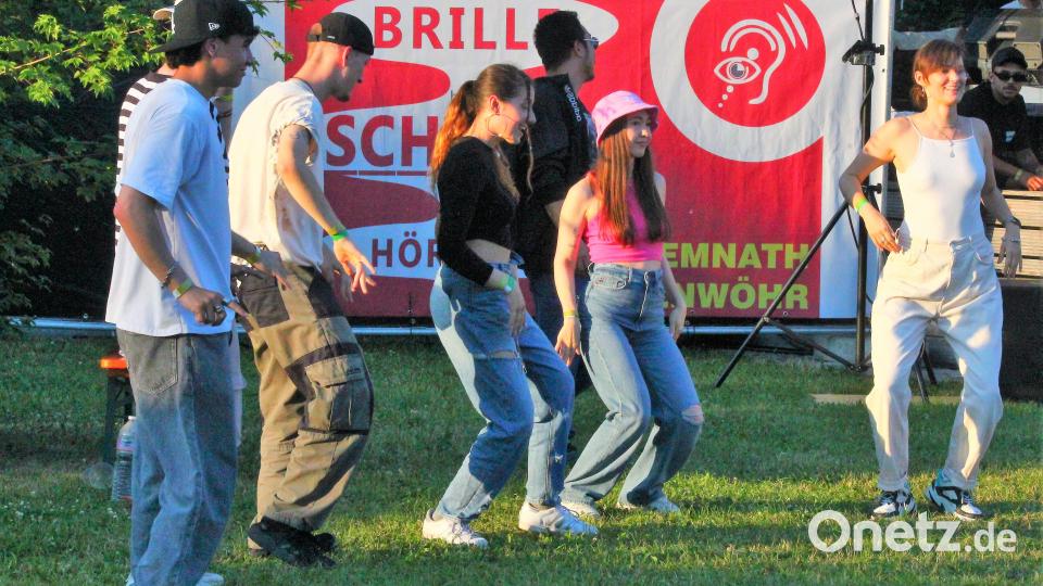 Bei "BBQ meets Hip-Hop" am Kemnather Eisweiher wurde auch kräftig getanzt Bild: stg