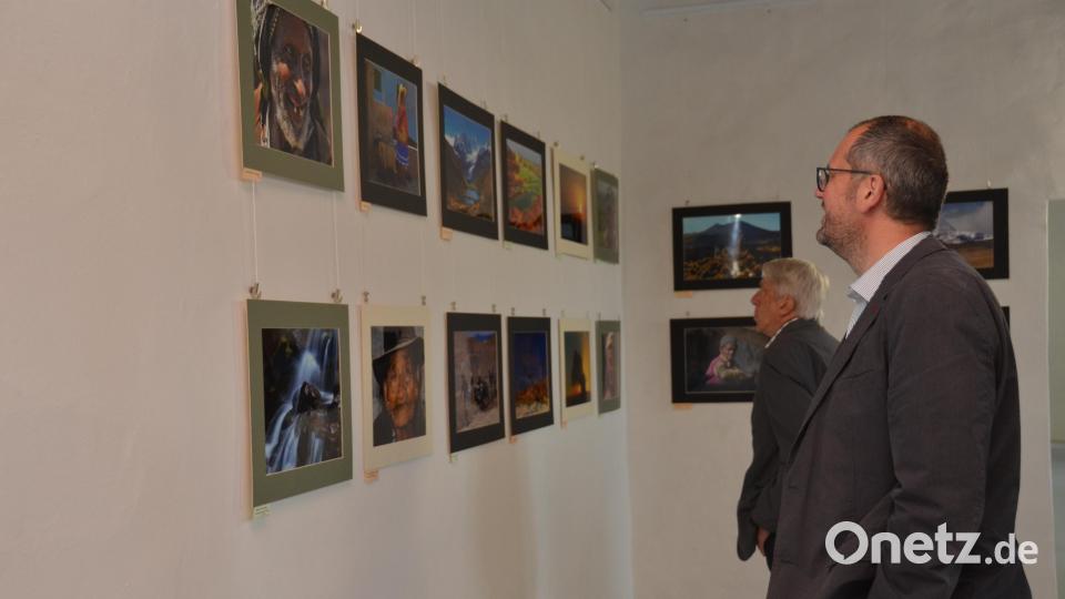 Die Besucher hatten ausreichend Gelegenheit die ausgestellten Werke in Ruhe zu inspizieren und auf sich wirken zu lassen.. Bild: dob