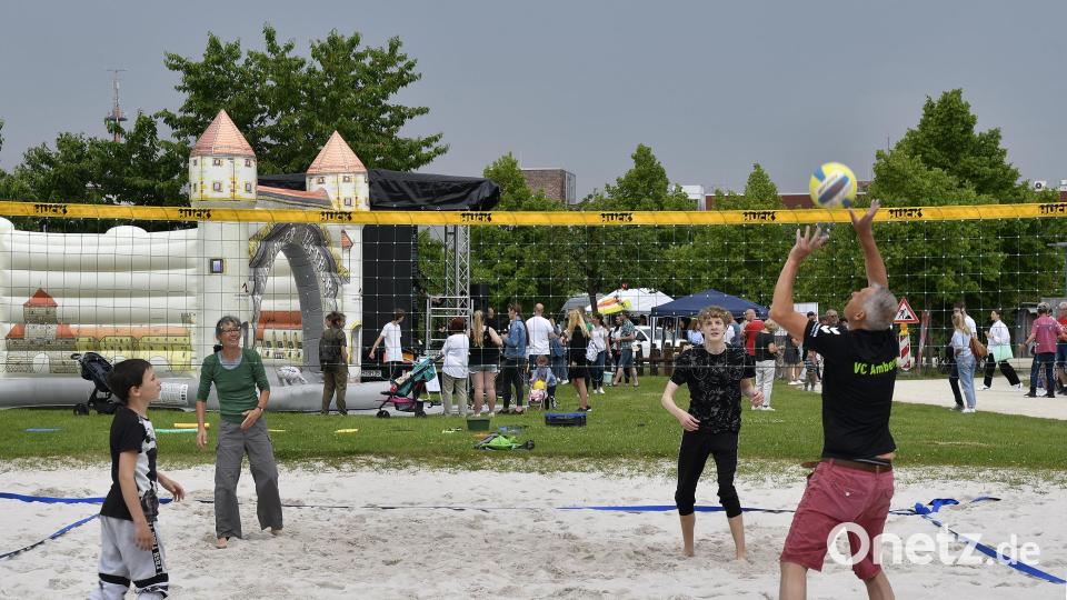 Beim Beachvolleyball ging es nicht um den Sieg, sondern um den gemeinsamen Sport. Bild: Petra Hartl
