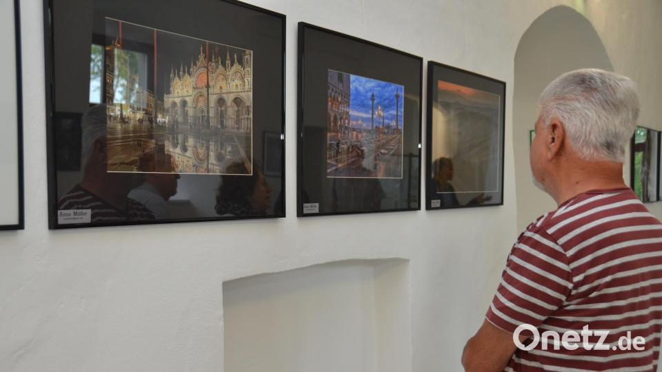 Die Besucher hatten ausreichend Gelegenheit die ausgestellten Werke in Ruhe zu inspizieren und auf sich wirken zu lassen.. Bild: dob