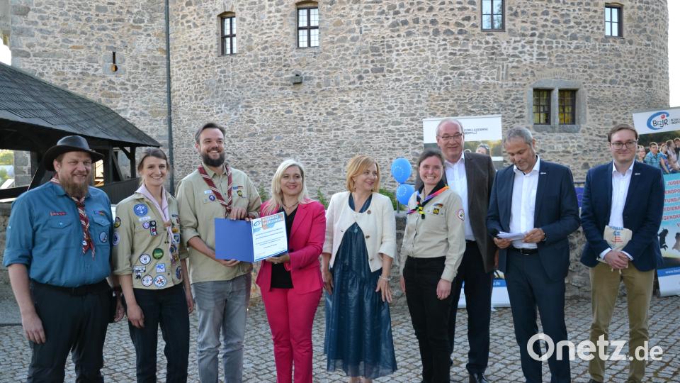 Der DPSG Diözesanverband Regensburg erhielt eine Auszeichnung für Verdienste in der internationalen Jugendarbeit. Bild: Jennifer Bergmann