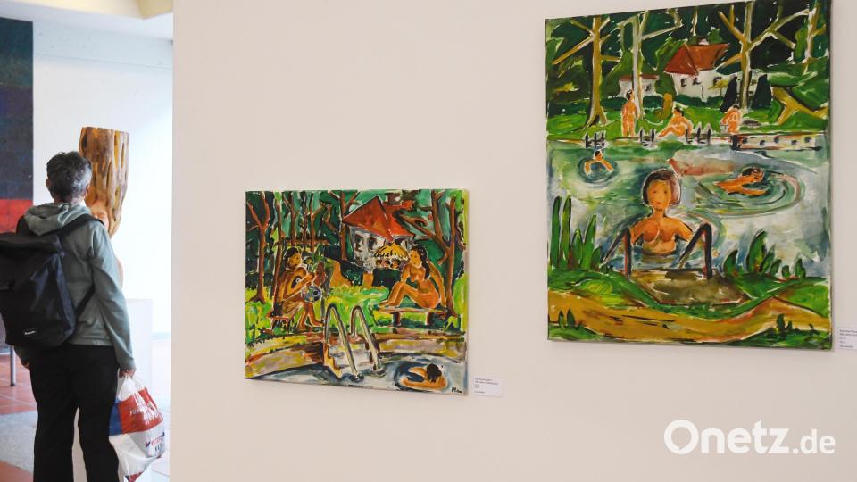 Expressionisten wie Otto Müller oder Ernst Heckel lassen grüßen. Uwe Müller aus Weiden ließ sich bei seinen „Sommerfreuden I und II“ thematisch vom Jubiläum 100 Jahre Schätzlerbad inspirieren. Bild: Gabi Schönberger