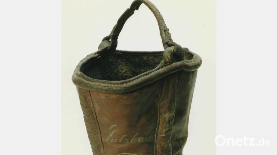 Ein Feuerwehreimer aus dem Jahr 1843. Bild: Stadtmuseum Sulzbach-Rosenberg/exb