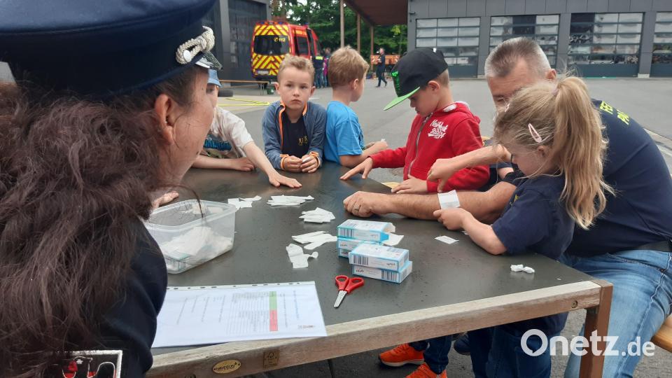 Die Kleinen der Parksteiner Wehr durften sich bei verschiedenen Aufgaben beweisen. Bild: mpl