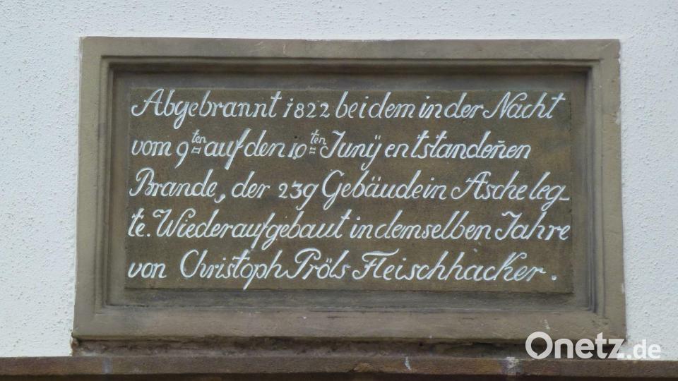 Dieser Gedenkstein in der Frühlingstraße erinnert an den Stadtbrand von 1822. Bild: Stadtmuseum Sulzbach-Rosenberg/exsb