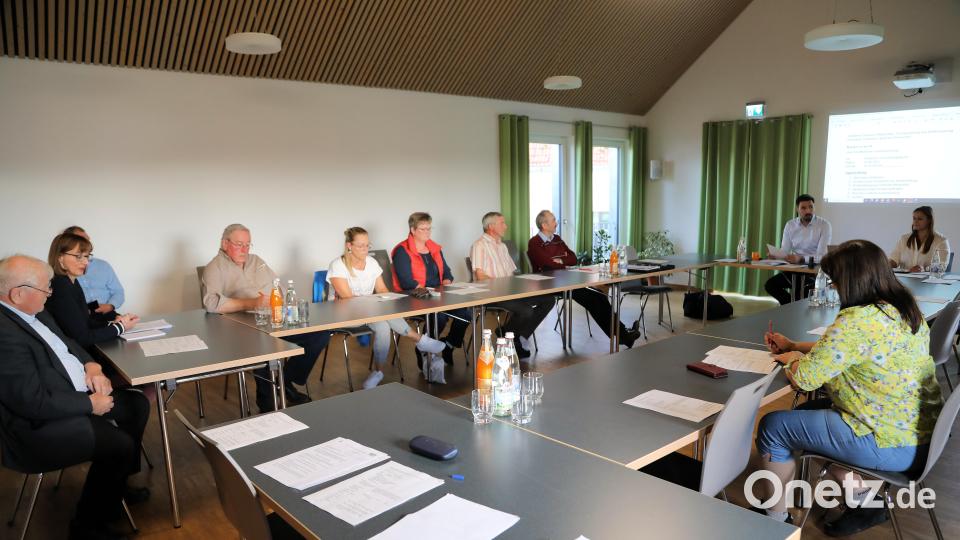 Nach längerer Coronapause trafen sich die Vorstandschaft und Interessierte zu einer öffentlichen Sitzung der Teilnehmergemeinschaft Flurneuordnung Guteneck-Weidenthal. Bild: akp