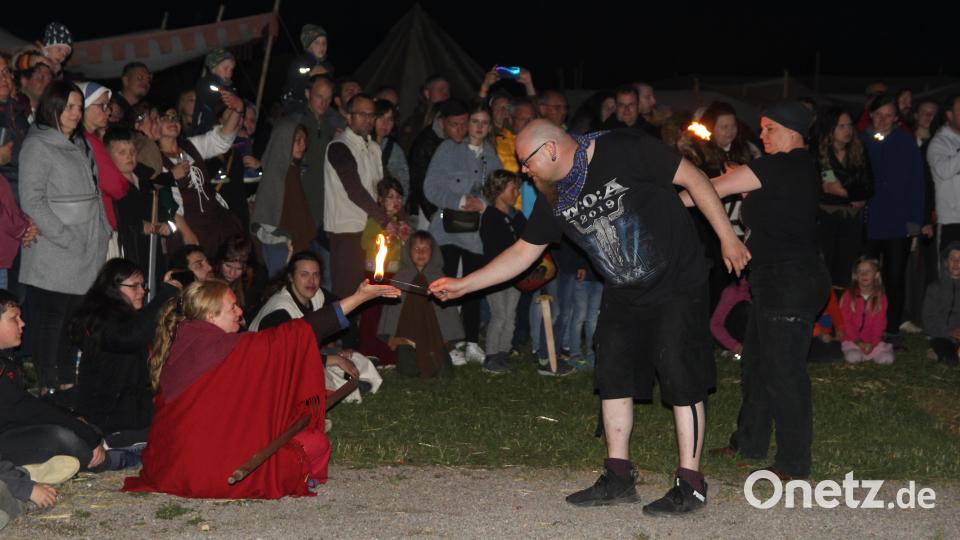 Die Feuershow war die Attraktion des Abends. Bild: ral