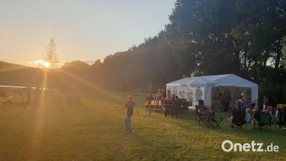 Bei der untergehenden Sonne war für die Schützenjugend chillen angesagt. Bild: gz