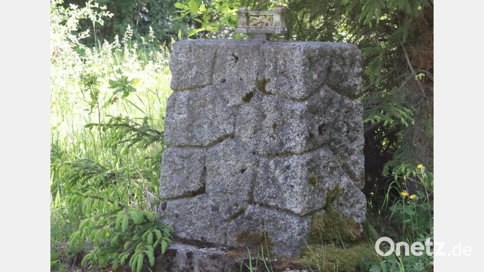 Der traurige Rest des Zink'n-Marterls: Der Granitsockel ohne den Aufbau. Bild: Michael Rabenhofer
