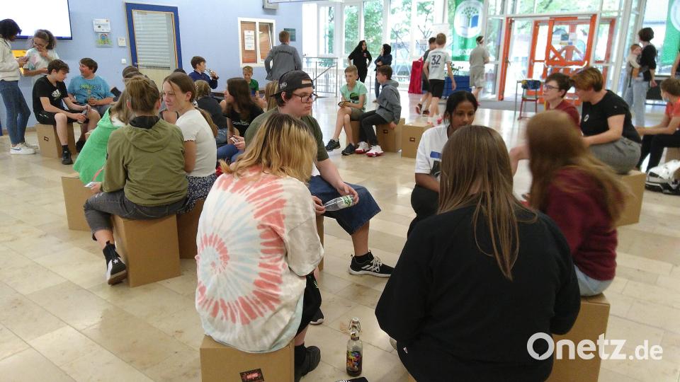 Die Juegendlichen diskutierten intensiv über ihre Zukunft in und um Hahnbach. Bild: mma