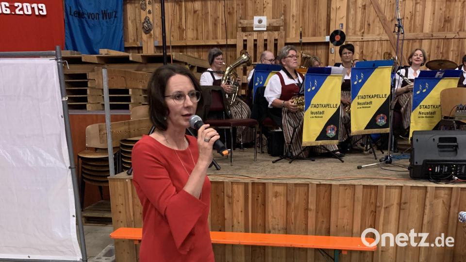 Simone Scherb bei der Moderation. Bild: tok