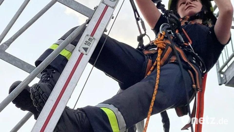Theoretisches Wissen und praktisches Können wurde beim Lehrgang Absturzsicherung vermittelt. Bild: sne