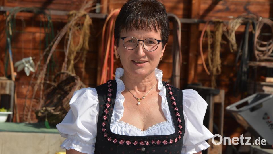 Hauswirtschaftsdirektorin und stellvertretende Schulleiterin Doris Eckl hob die Regionalität und Qualität hervor, mit der künftig die Familien nachhaltig und ressourcenschonend versorgt werden. Bild: jr
