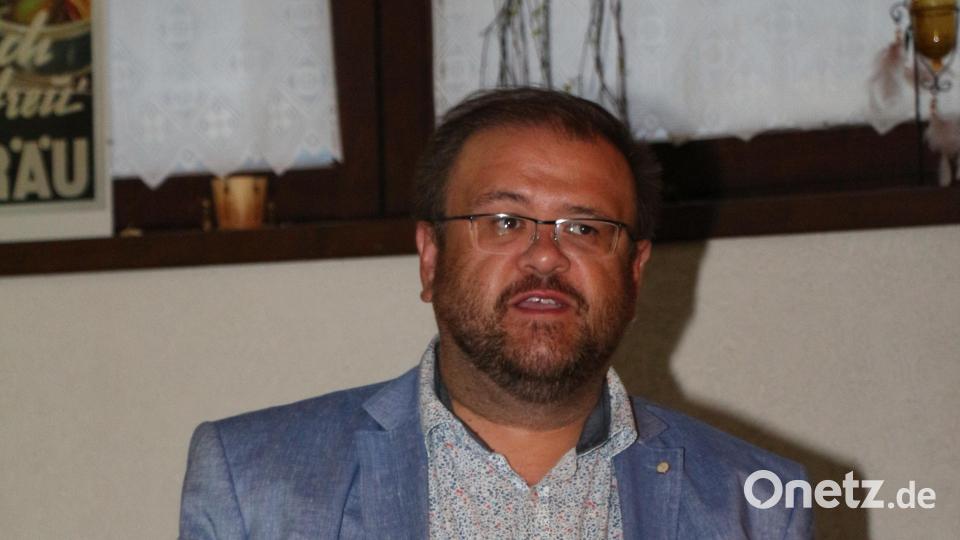Bürgermeister Walter lobte die Wehr und berichtete vom Fortschritt beim Vorhaben des Anbaus beim Feuerwehrhaus. Bild: rpp