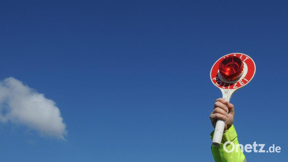 Es ging um Themen wie Hundehaltung und Verkehr, aber auch um Zahlen, bei Gesprächen der Amberger Polizei mit Bürgermeistern des Landkreises. Symbolbild: Patrick Seeger/dpa