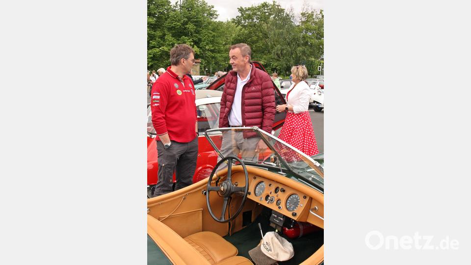 Fachsimplen unter Oldtimer-Freunden. Bild: R. Kreuzer