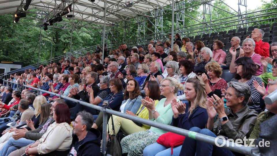 Die Zuhörer sangen und klatschten fleißig mit auf dem Ritt durch die Musikprärie. Bild: Wolfgang Steinbacher