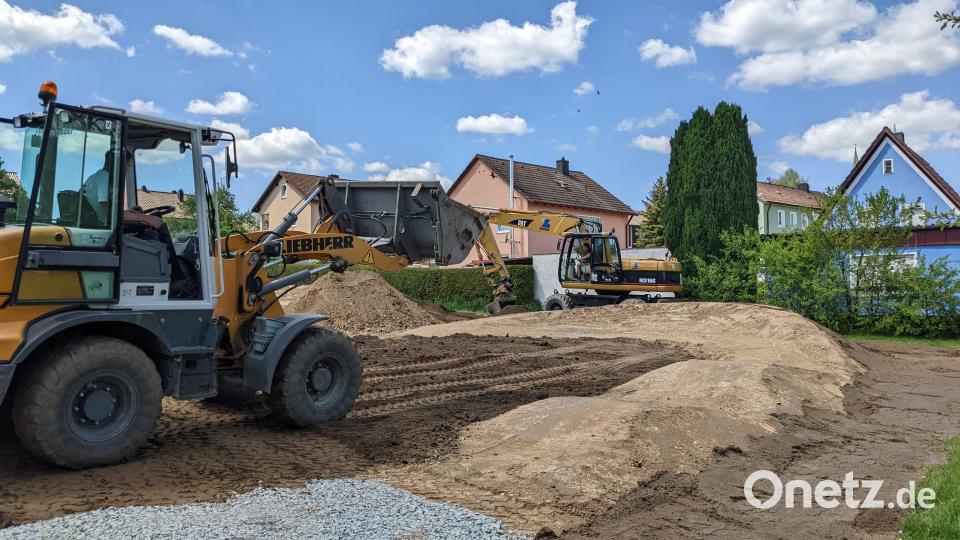 Derzeit wertet der CSU-Ortsverband den Spielplatz an der Windischkapellenstraße in Erbendorf auf. Bild: Dominik Vollath/exb