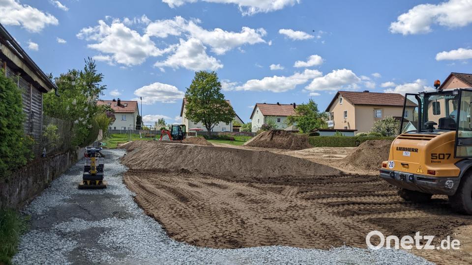 Derzeit wertet der CSU-Ortsverband den Spielplatz an der Windischkapellenstraße in Erbendorf auf. Bild: Dominik Vollath/exb