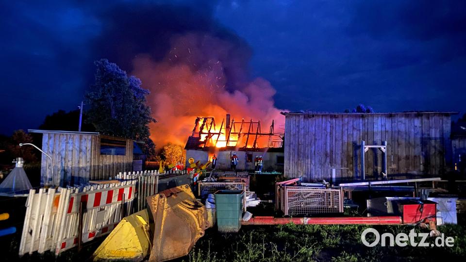 In Ödgötzendorf ist es am Donnerstag zu einem Brand gekommen. Rund 100 Einsatzkräfte der Feuerwehr, Polizei und des Rettungsdienstes waren im Einsatz. Bild: Florian Schlegel/Kreisbrandinspektion Amberg-Sulzbach
