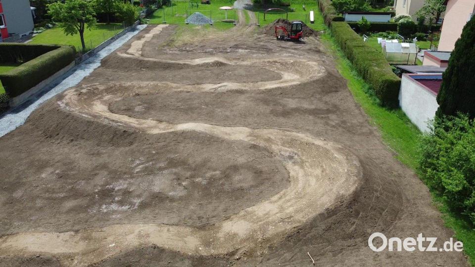 Derzeit wertet der CSU-Ortsverband den Spielplatz an der Windischkapellenstraße in Erbendorf auf. Bild: Dominik Vollath/exb