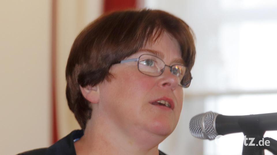 Dr. Ingrid Illies vom Institut für Bienenkunde und Imkerei widmete sich dem Thema ökologische und wirtschaftliche Leistung eines Bienenvolkes. Bild: mfh