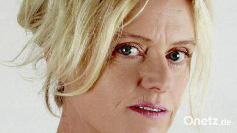 „Bürgerplatz“ und „Platz der Vielfalt“ fallen der Schöpferin der Bürgerskulptur Hanna Regina Uber spontan ein. „Da das Kunstwerk ja für Menschenrechte und Toleranz steht und sich gegen jede Form von Faschismus und Diktatur stellt, wäre auch der Name eines Widerstandskämpfers im Dritten Reich sehr stimmig für mich.“ Uber erinnert an Albrecht Ritter Mertz von Quirnheim. Er wohnte in Amberg und gehörte zum engsten Kreis um Claus Schenk Graf von Stauffenberg. Sie schlägt vor: Albrechtplatz, Ritterplatz oder Mertzplatz. Bild: exb