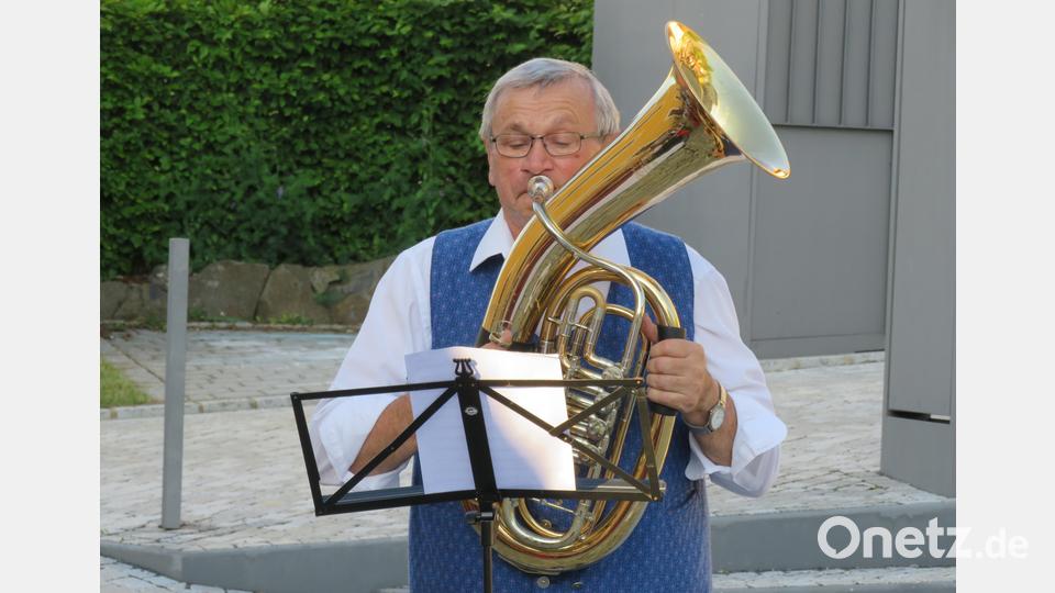 Die Musikanten der Jugendblaskapelle freuen sich über einen Auftritt vor Gästen. Bild: adj