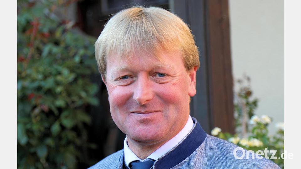 &quot;Auf die Altendorfer ist Verlass, und für das schöne Wetter habe ich auch Pfarrer Johnson mit eingespannt.&quot; (Bürgermeister Markus Schiesl) Bild: Alois Köppl