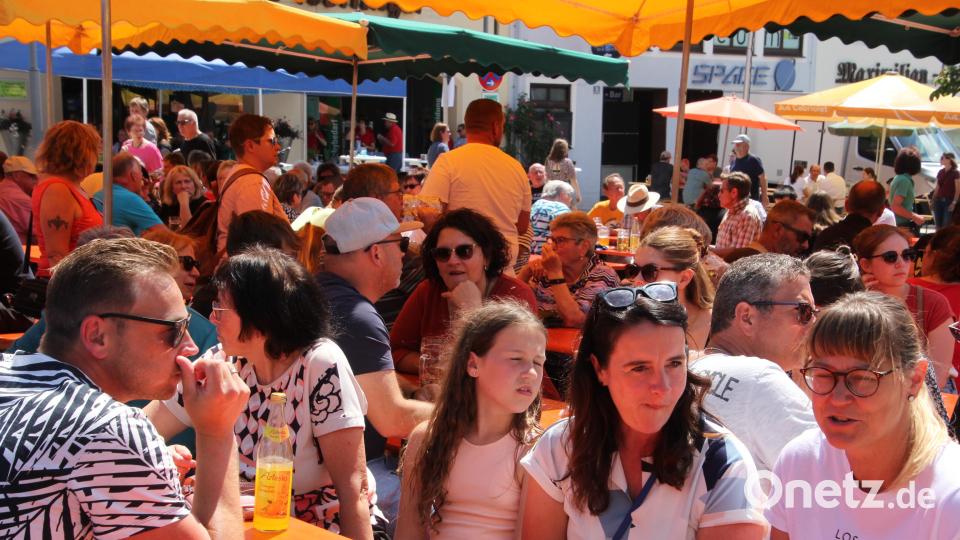 Schon zur Mittagszeit war mächtig was los im &quot;Wohnzimmer der Kreisstadt&quot;. Bild: kro