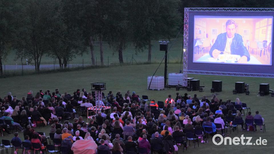 Openair-Kino am Schulsportplatz in Waldthurn. Bild[M]: fvo
