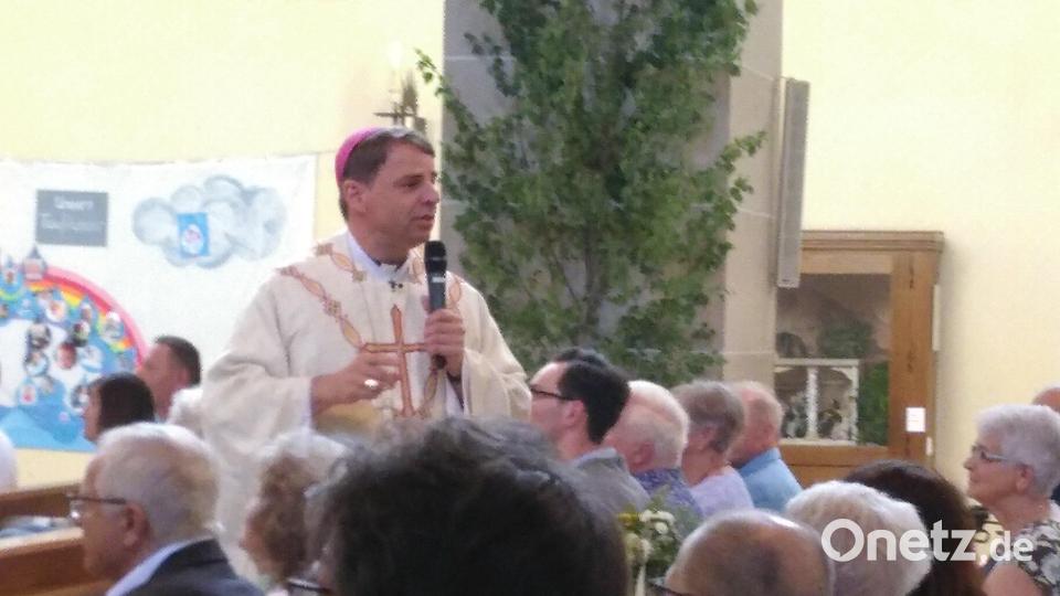 Der Passauer Bischof Stefan Oster ging bei seiner Predigt auf Augenhöhe mit den Gläubigen. Bild: mma