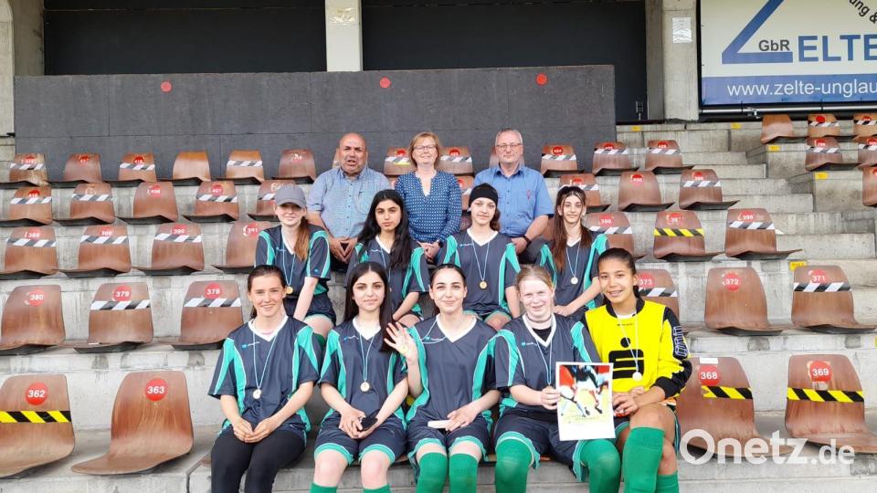 Das Mädchenteam der Dreifaltigkeits-Mittelschule Amberg. Bild: gel