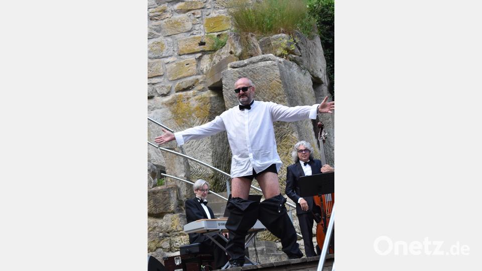 Georg Obermaier legte einen Striptease hin. Bild: rgr