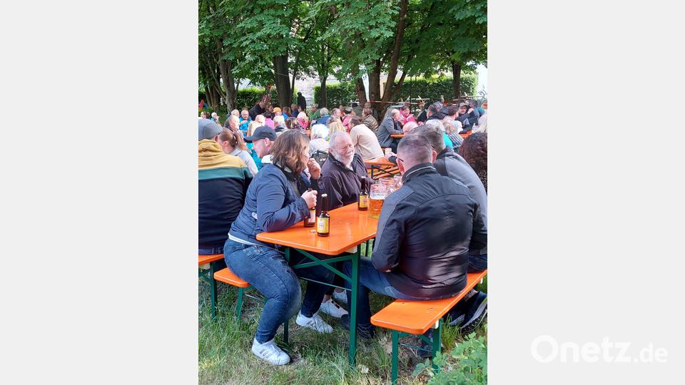Die Besucher beim Sommerfest zum 50-jährigen Bestehen der Freien Wähler Hirschau fühlten sich wohl. Bild: fg