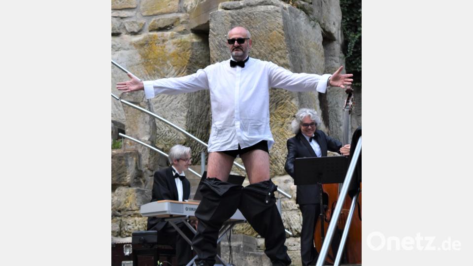 Georg Obermaier legte einen Striptease hin. Bild: rgr
