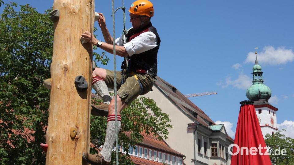 Bürgermeister Franz Stahl traute sich ebenfalls in luftigen Höhen. Bild: kro
