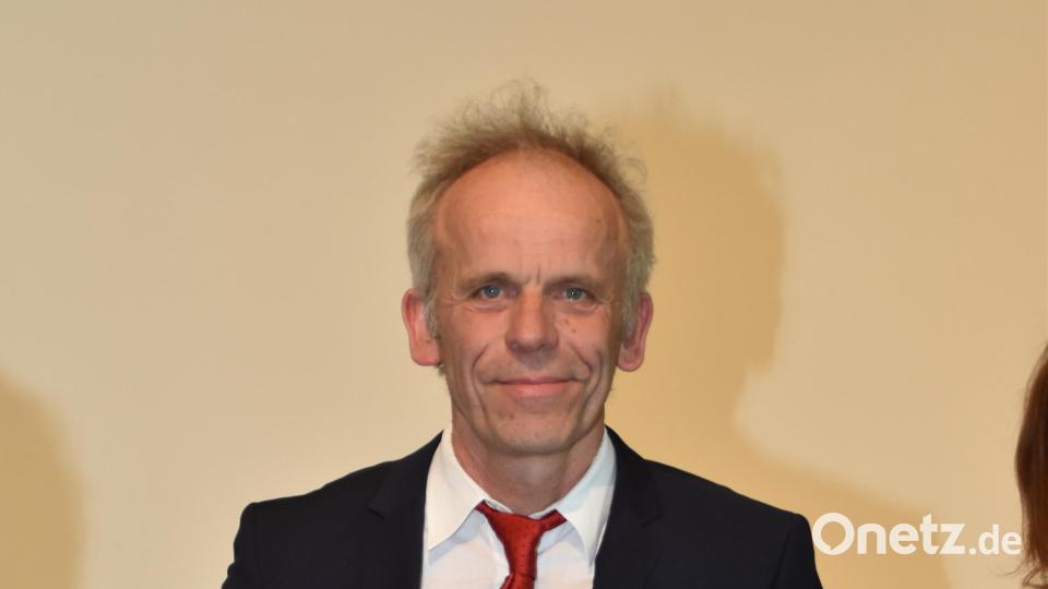 Johann Eich mit seinem Goldenen Meisterbrief. Bild: hcz