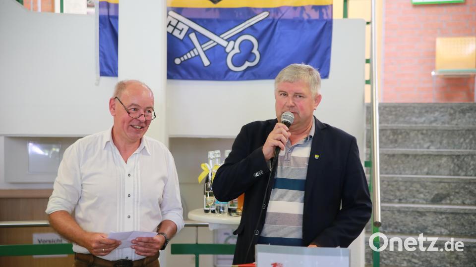 Die Bürgermeister Roland Strehl (links) aus Kümmersbruck und Libor Schröpfer aus Holysov würdigten in ihren Ansprachen die 30-jährige Partnerschaft. Bild: egl