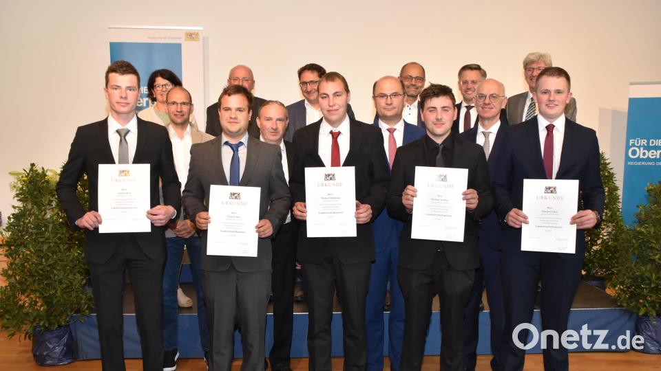 Die neuen Landwirtschaftsmeister aus dem Landkreis Tirschenreuth. Bild: hcz