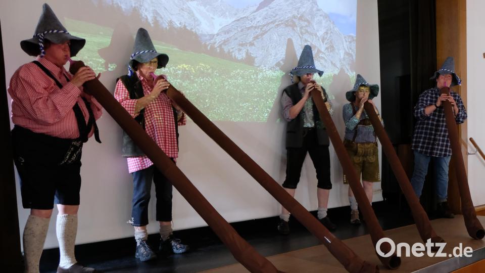Die „ Hoslstaträdara&quot; spielten sich in die Herzen der Flosser Senioren, die sich nach zwei Jahre Coronazeit wieder trafen. Bild: le