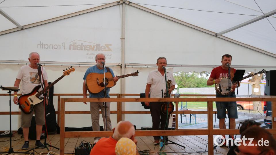 Aus Tschechien war auch eine Band mitgekommen, die am Abend die Gäste des Freundschaftsfestes unterhielt. Bild: egl
