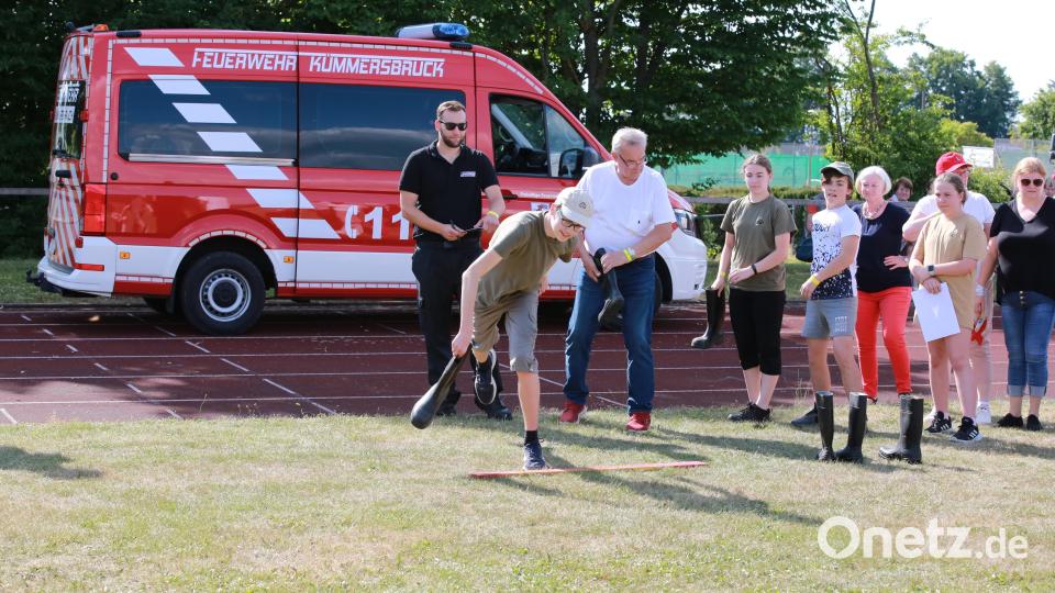 Geschicklichkeit war beim Spiel ohne Grenzen am Nachmittag gefragt. Bild: egl
