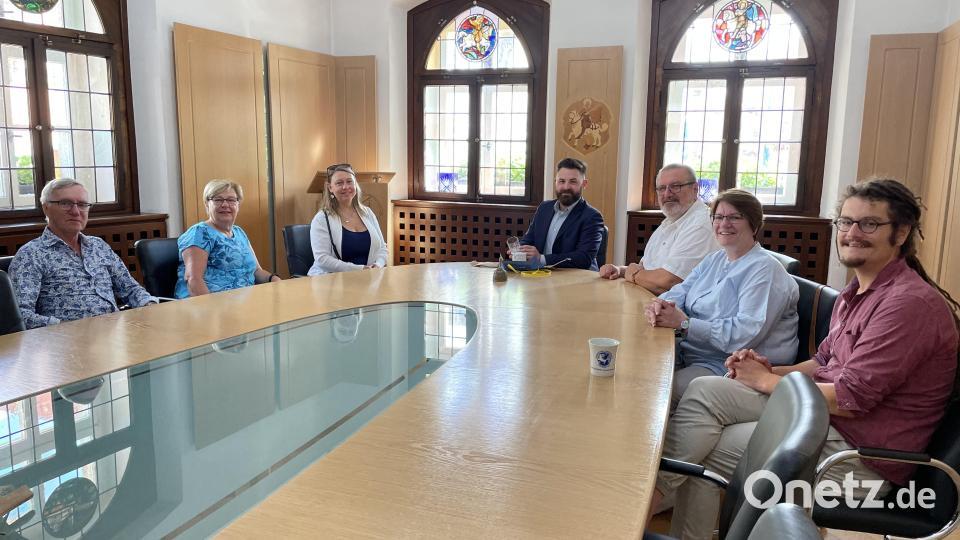 Von rechts: Felix Steiner (Vorsitzender OF Bayern und Internationaler Schriftführer), Elisha Fisher aus Schottland, Gerhard Steiner, Bürgermeister Sebastian Dippold, Aurora Delllstig ( Internationale OF-Vorsitzende aus Göteborg), Eva Lycke ( stellvertretende Internationale Vorsitzende aus Göteborg) und ihr Mann Per. Bild: stn