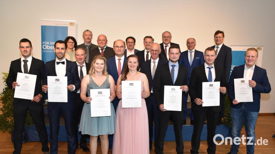 Die neuen Landwirtschaftsmeister aus dem Landkreis Neustadt/WN. Bild: hcz