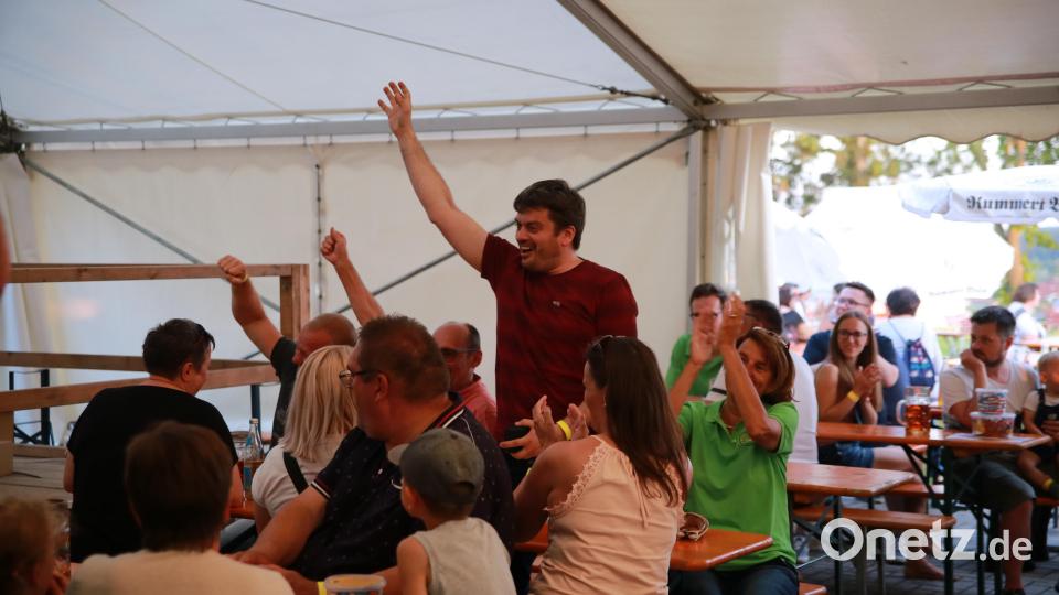 Freude pur bei der Siegermannschaft des Spiels ohne Grenzen. Bild: egl