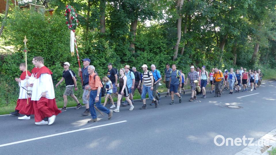 Letzter Anstieg in der Kirchenthumbacher Straße vor dem Einzug in die Bergkirche. Bild: rn