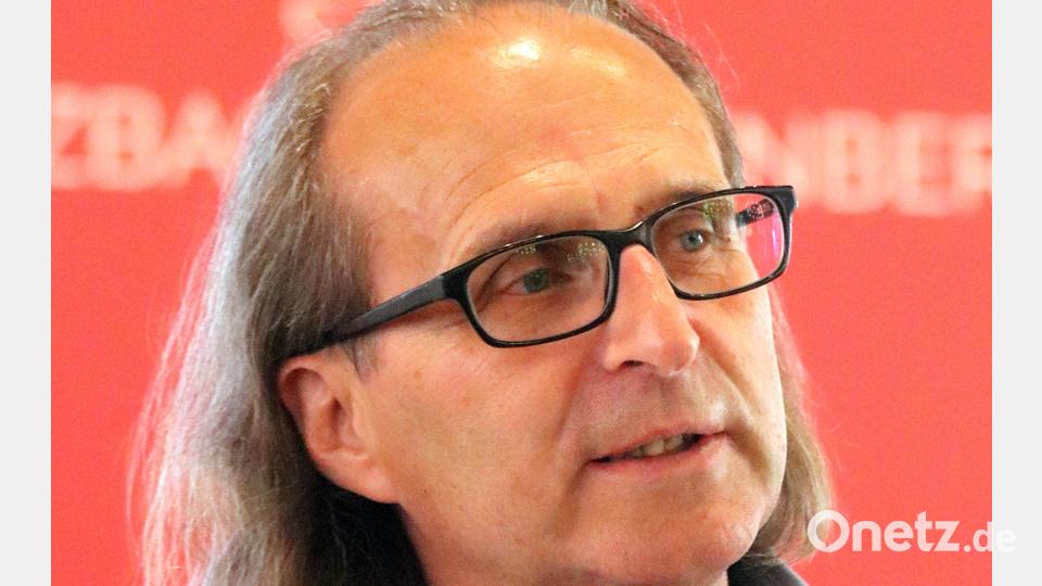 &quot;Als Catwalk der Eitelkeiten&quot; apostrophiert Regisseur Michael Ritz eine zehn Meter lange Rampe, die von der Bühne in den Zuschauerbereich führt. Bild: mfh